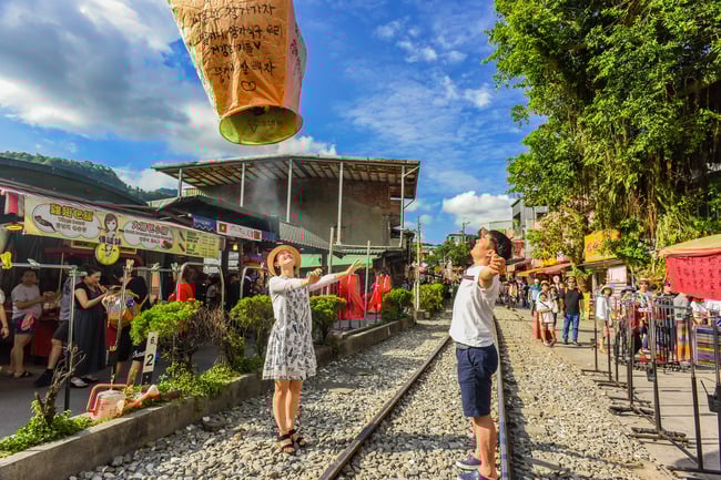 TP. HỒ CHÍ MINH – ĐÀI TRUNG – TRUNG ĐÀI THIỀN TỰ	                      (Ăn trưa, tối)